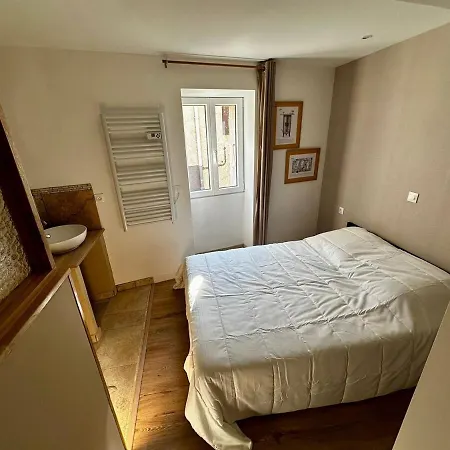 La Champenoise! Maison De Village Avec Cour Saint-Génis